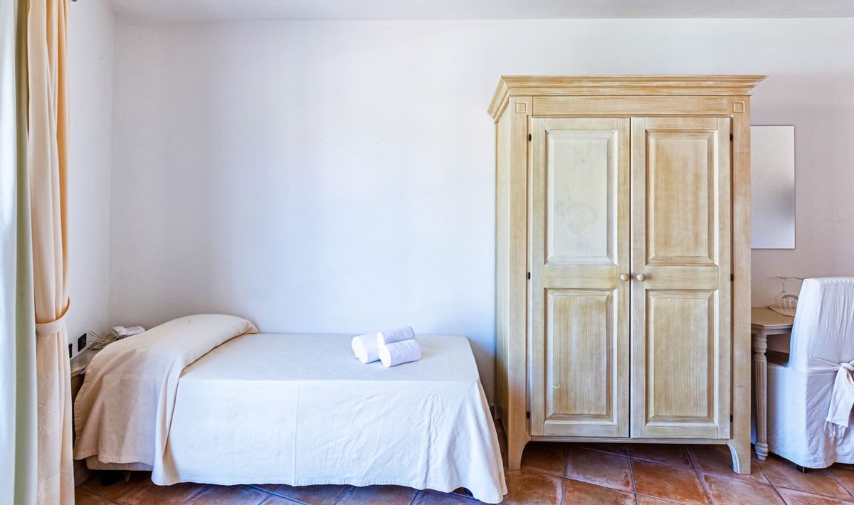 nexus-hotels-residence-hotel-il-faro-di-molara-porto-san-paolo-sardegna-le-camere-12